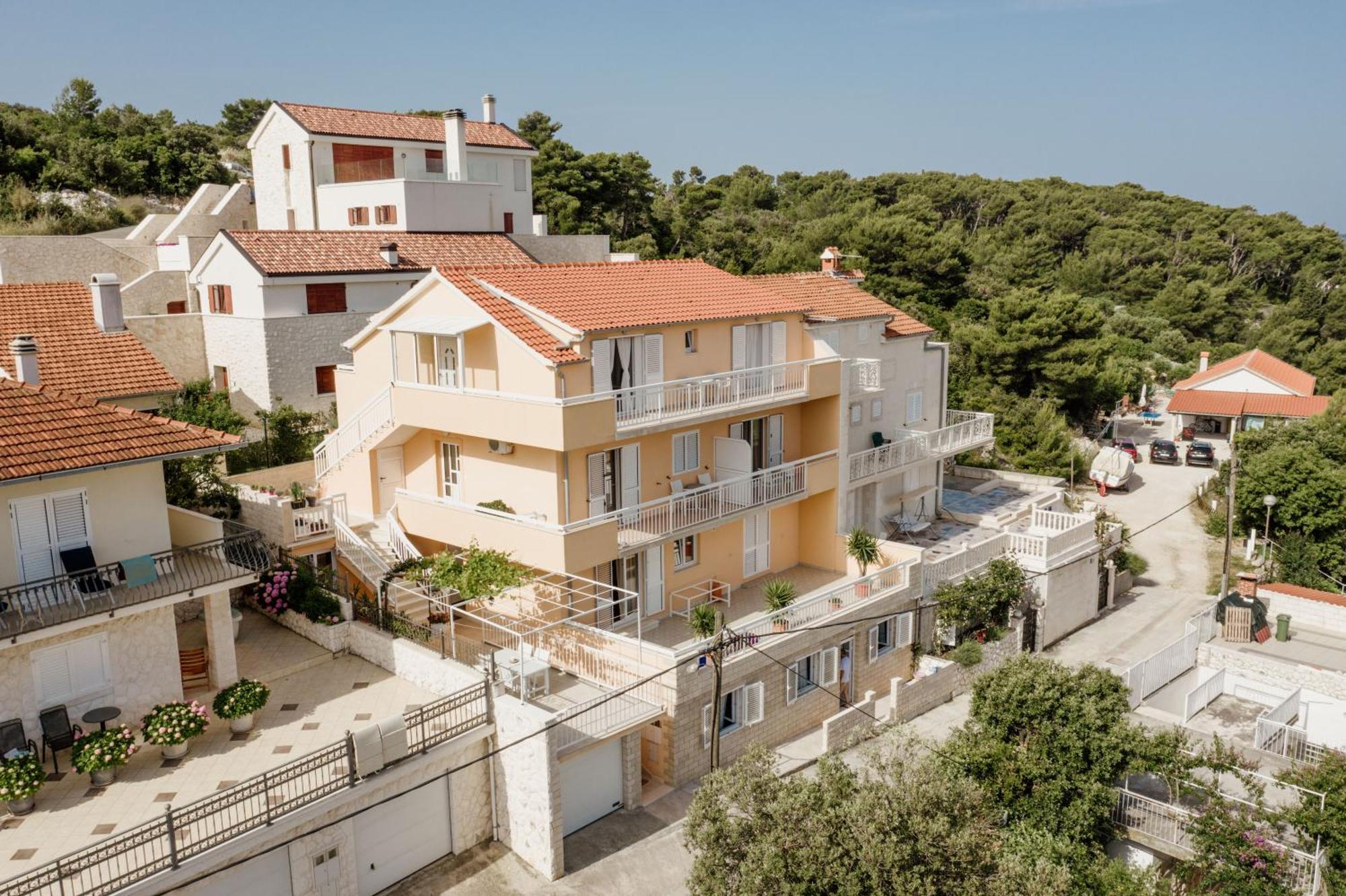 Apartments Sunny Elza Hvar Town Exterior foto