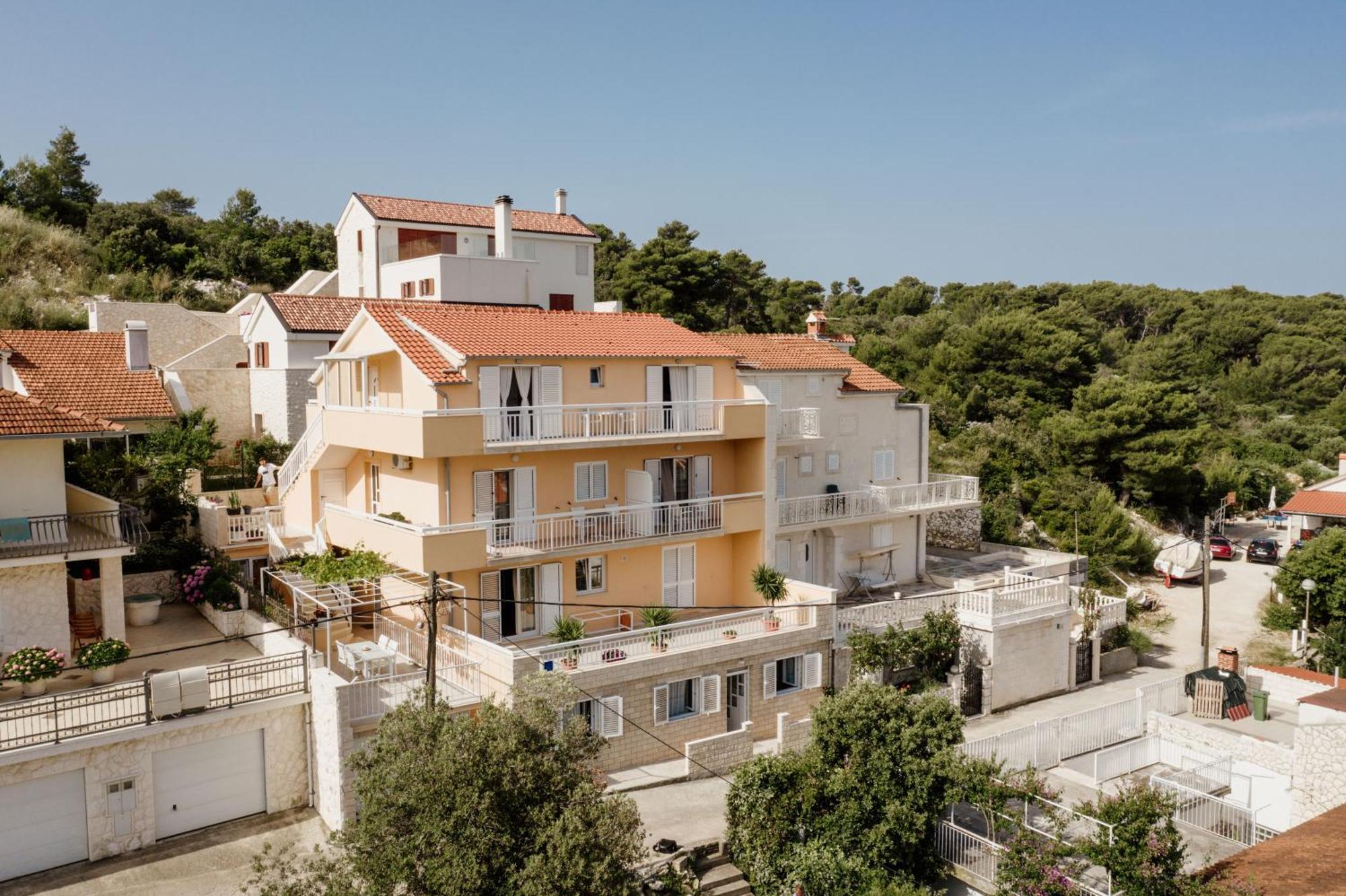 Apartments Sunny Elza Hvar Town Exterior foto